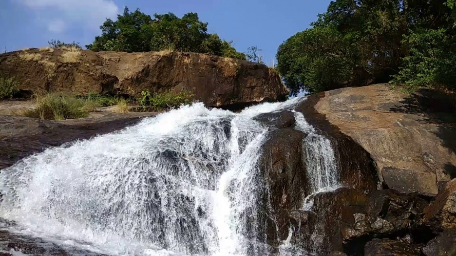 Viriparai water falls